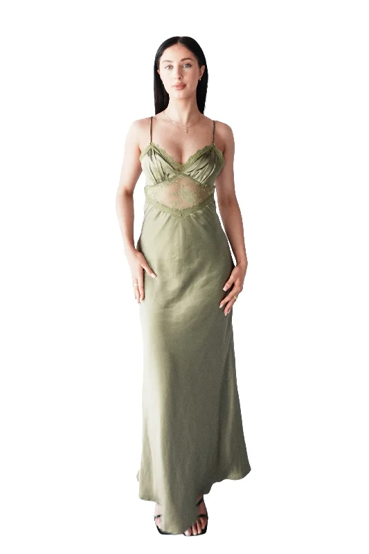 Midi dresses with tiered skirts for a bohemian festival look Darling Maxi Dress - Olive