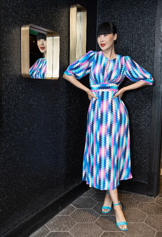 Midi dresses with tiered skirts for a bohemian festival look Wave Print Midi Dress