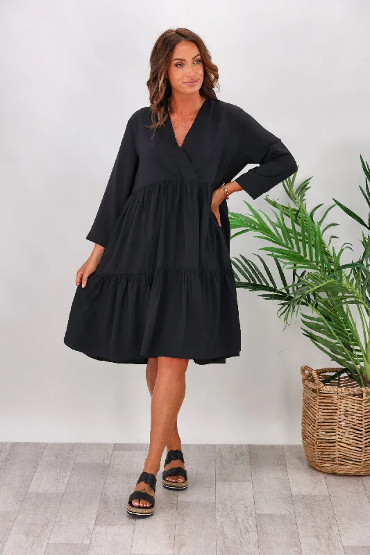 Pleated Women Dress with a Timeless and Elegant TextureBetty Basics Georgiana Dress Black Pleated Women Dress with a Timeless and Elegant TextureBetty Basics Georgiana Dress Black