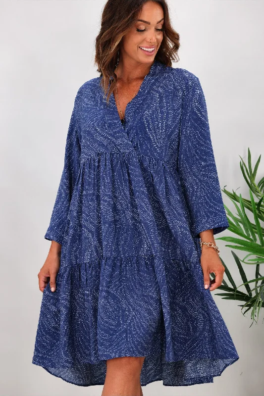 Maxi Women Dress with Floral Print for a Bohemian VibeBetty Basics Georgiana Dress Blue Maxi Women Dress with Floral Print for a Bohemian VibeBetty Basics Georgiana Dress Blue