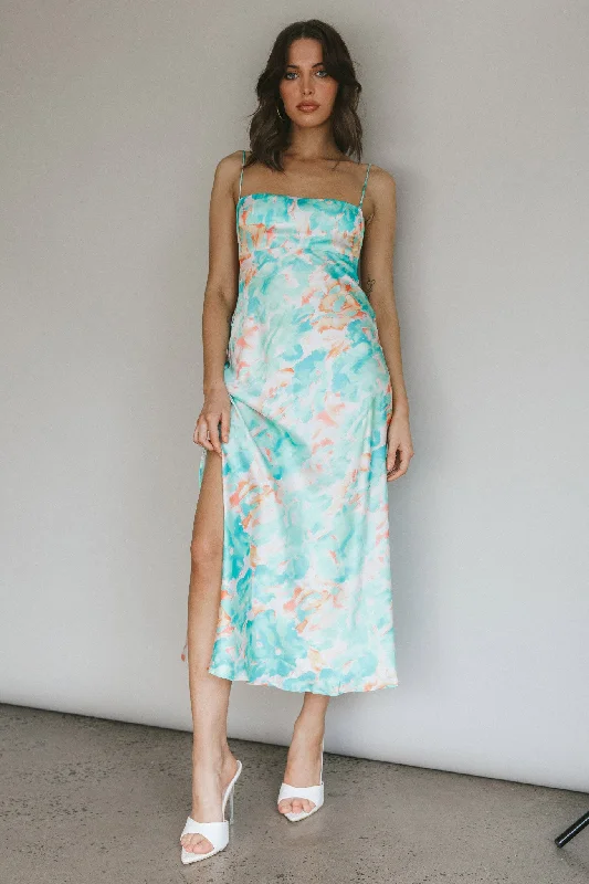 Long - Sleeve Women Dress in Velvet for a Luxurious Winter LookDolce Life Low Back Midi Dress Floral Green Long - Sleeve Women Dress in Velvet for a Luxurious Winter LookDolce Life Low Back Midi Dress Floral Green