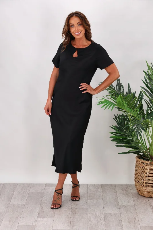 Pleated Women Dress with a Timeless and Elegant TextureHuffer Twilight Keyhole Dress Black Pleated Women Dress with a Timeless and Elegant TextureHuffer Twilight Keyhole Dress Black