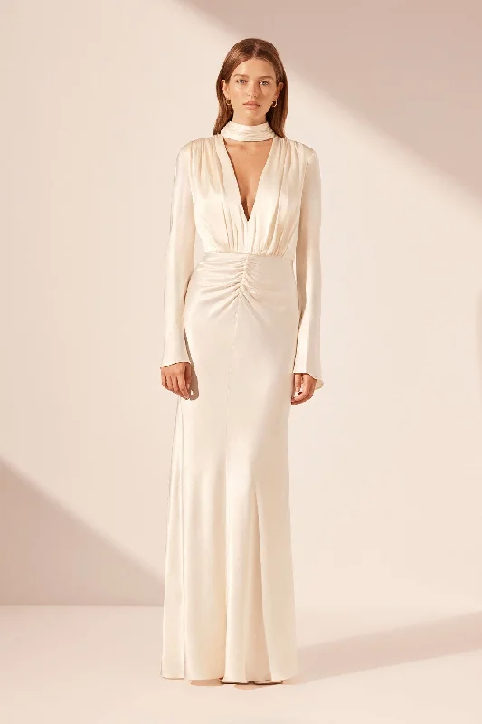 Sleeveless Women Dress in Bright Colors for Summer PartiesLA LUNE PLUNGED LONG SLEEVE MAXI DRESS - CREAM Sleeveless Women Dress in Bright Colors for Summer PartiesLA LUNE PLUNGED LONG SLEEVE MAXI DRESS - CREAM