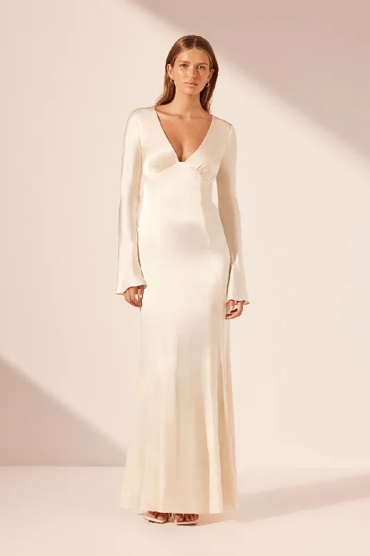 Little Black Women Dress with Sequins for a Glamorous Night OutLA LUNE PLUNGED PANELLED MAXI DRESS - CREAM Little Black Women Dress with Sequins for a Glamorous Night OutLA LUNE PLUNGED PANELLED MAXI DRESS - CREAM