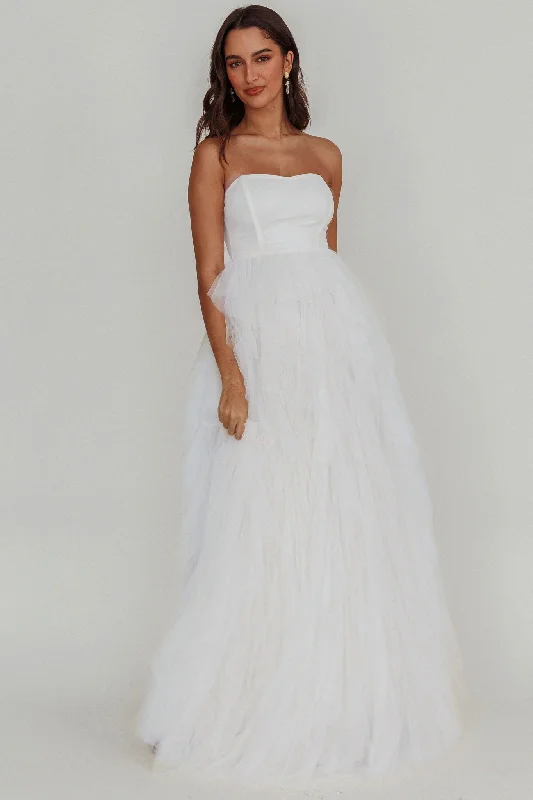 Long - Sleeve Women Dress in Velvet for a Luxurious Winter LookRori Tulle Cascade Maxi Dress White Long - Sleeve Women Dress in Velvet for a Luxurious Winter LookRori Tulle Cascade Maxi Dress White