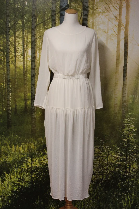 Lace - Embellished Women Dress for an Elegant and Sophisticated Appearance Lace - Embellished Women Dress for an Elegant and Sophisticated Appearance HARRIE & SAM - Tiered chiffon maxi dress! 12 Lace - Embellished Women Dress for an Elegant and Sophisticated Appearance Lace - Embellished Women Dress for an Elegant and Sophisticated Appearance HARRIE & SAM - Tiered chiffon maxi dress! 12