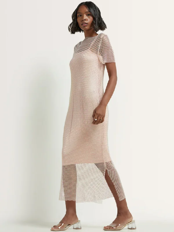 Mermaid - Style Women Dress with a Fitted Silhouette for Special Occasions Mermaid - Style Women Dress with a Fitted Silhouette for Special Occasions Nuon Light Pink Mesh Embellished Straight Dress with Inner Mermaid - Style Women Dress with a Fitted Silhouette for Special Occasions Mermaid - Style Women Dress with a Fitted Silhouette for Special Occasions Nuon Light Pink Mesh Embellished Straight Dress with Inner