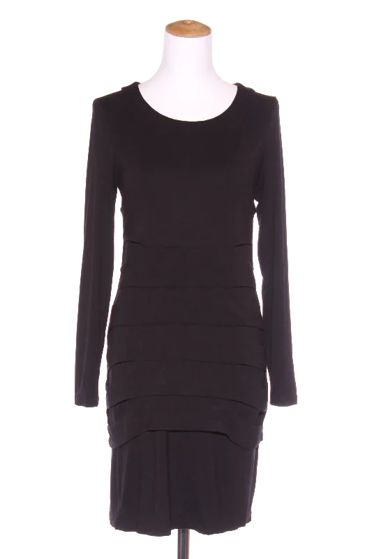 Sleeveless Women Dress in Bright Colors for Summer Parties Sleeveless Women Dress in Bright Colors for Summer Parties SCARLETT - Cut out panel layered dress! 10 Sleeveless Women Dress in Bright Colors for Summer Parties Sleeveless Women Dress in Bright Colors for Summer Parties SCARLETT - Cut out panel layered dress! 10