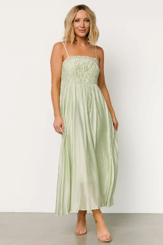 Maxi dresses with a gathered skirt for a voluminous and dramatic effectHattie Maxi Dress | Light Sage Maxi dresses with a gathered skirt for a voluminous and dramatic effectHattie Maxi Dress | Light Sage