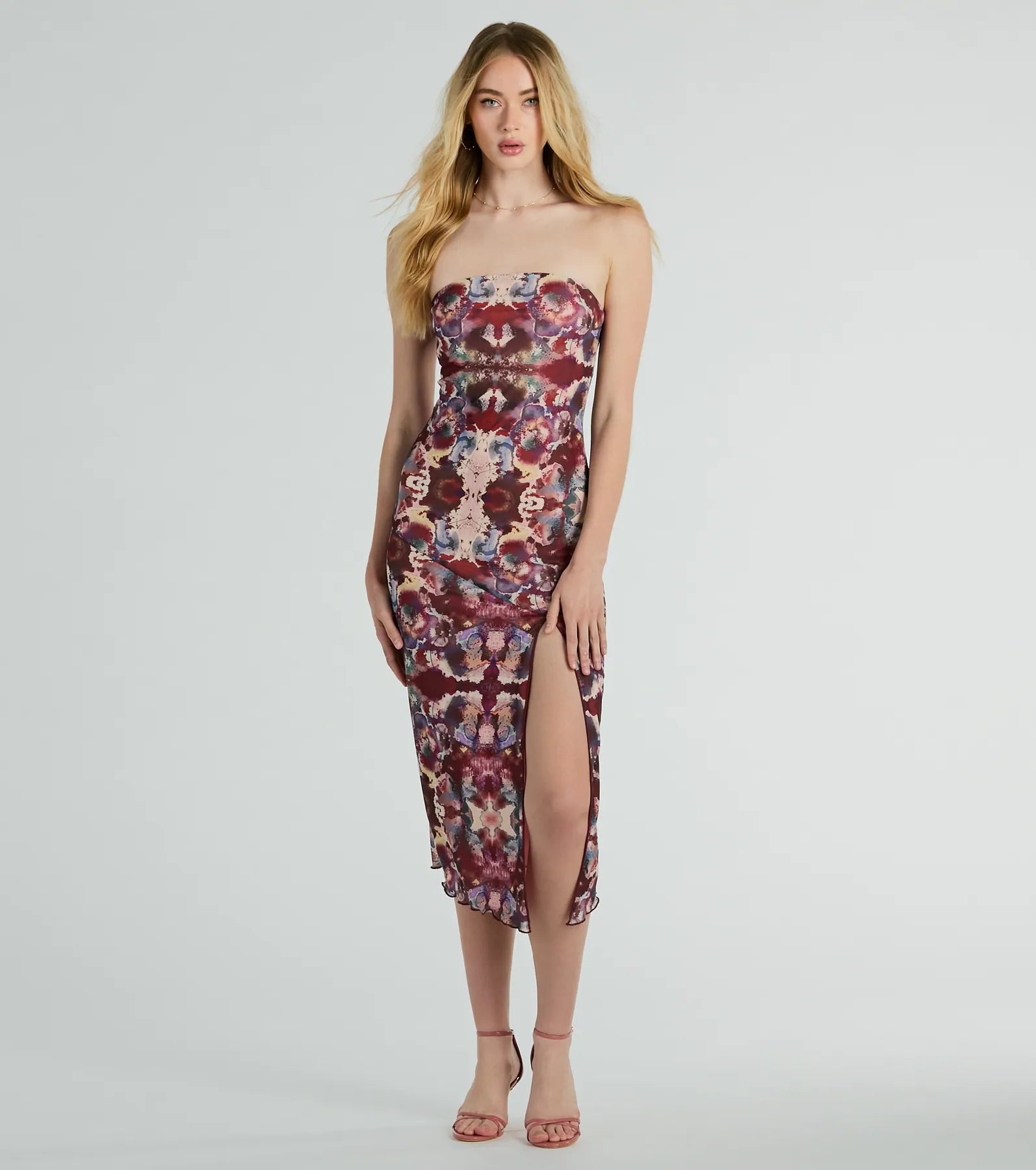 Midi dresses with gathered skirts for a full and flowing silhouetteChic Illusion Strapless Artsy Printed Midi Dress Midi dresses with gathered skirts for a full and flowing silhouetteChic Illusion Strapless Artsy Printed Midi Dress
