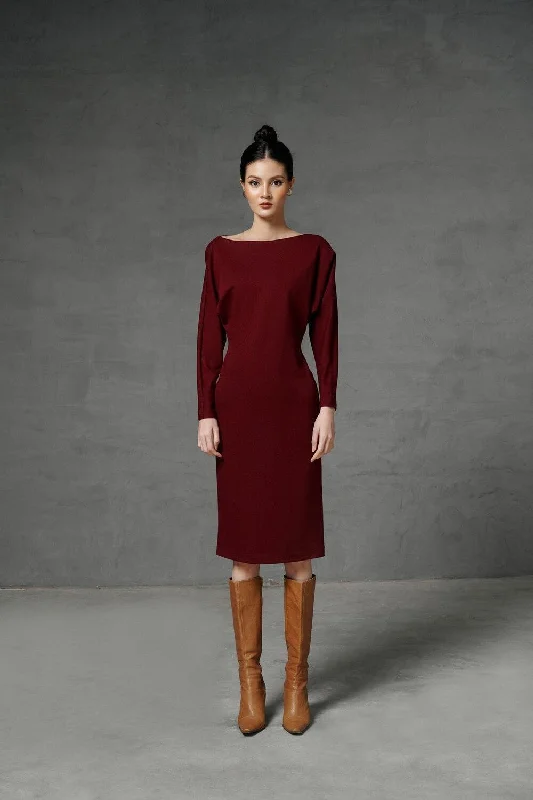 Midi dresses with pom - pom trims for a playful and festive lookFelicity Straight Long Sleeved Viscose Midi Dress Midi dresses with pom - pom trims for a playful and festive lookFelicity Straight Long Sleeved Viscose Midi Dress