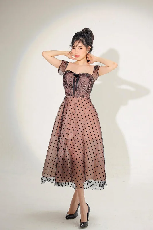 Plaid midi dresses for a fall - themed family gatheringLeto A-line Square Neck Organza Midi Dress Plaid midi dresses for a fall - themed family gatheringLeto A-line Square Neck Organza Midi Dress