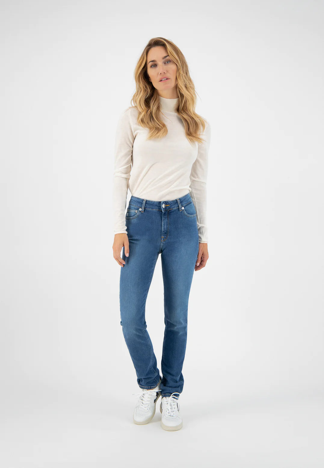 Women's fall - appropriate corduroy pants Distressed women jeans for a trendy and edgy look Regular Swan - Authentic Indigo Women's fall - appropriate corduroy pants Distressed women jeans for a trendy and edgy look Regular Swan - Authentic Indigo