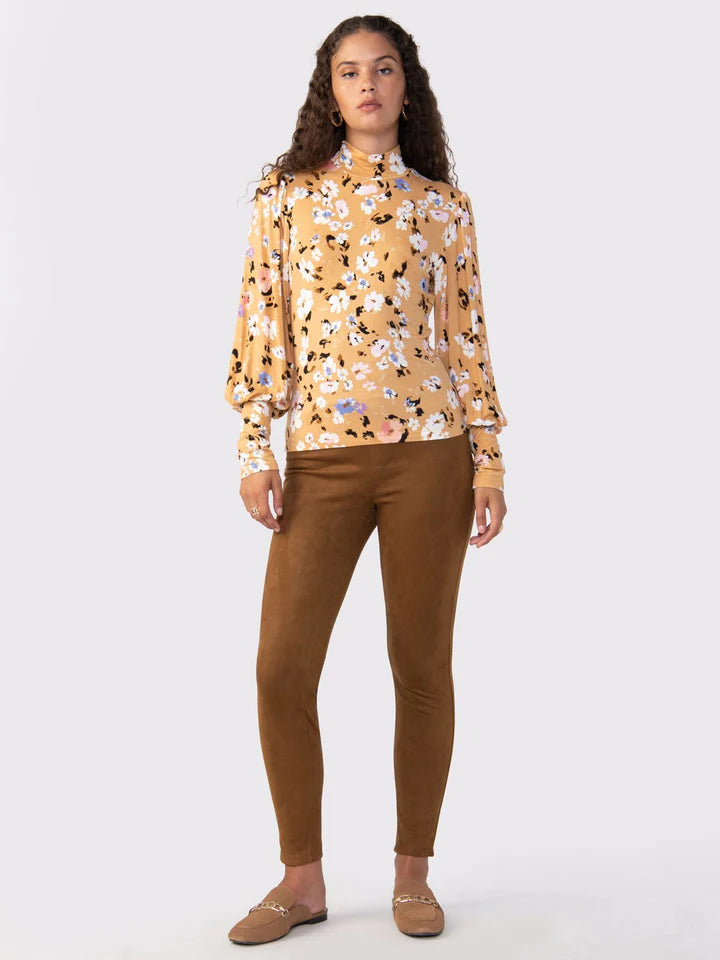 Women's button - fly jeans pants Wide - leg women jeans for a modern and relaxed vibe Runway Legging Women's button - fly jeans pants Wide - leg women jeans for a modern and relaxed vibe Runway Legging