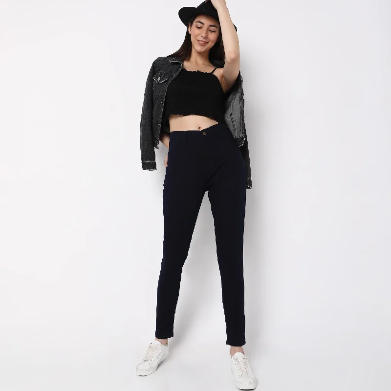 Women's velvet party pants Embellished women jeans with studs or rhinestones for a glamorous touch Skinny Fit Jeans Women's velvet party pants Embellished women jeans with studs or rhinestones for a glamorous touch Skinny Fit Jeans