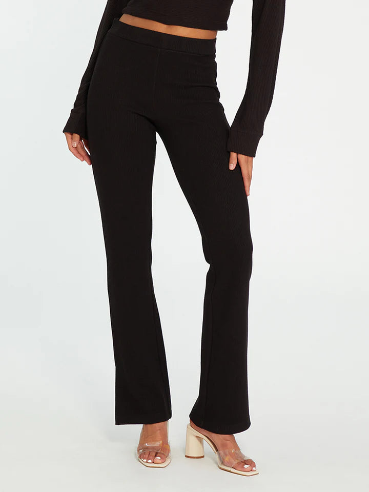 Women's pants for beach parties Straight - leg women jeans with a classic and timeless appeal The Kicker Legging Women's pants for beach parties Straight - leg women jeans with a classic and timeless appeal The Kicker Legging