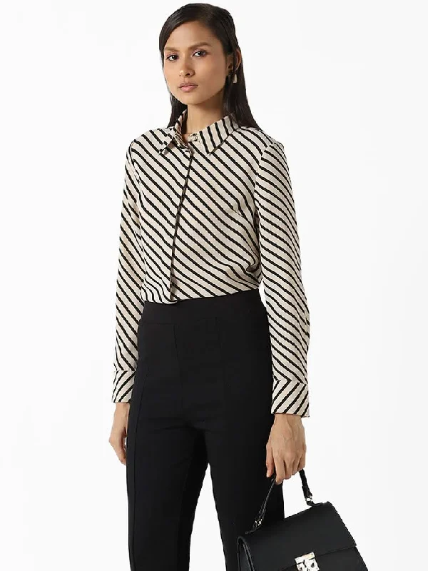Women's lace - trimmed evening pants Light - wash women jeans for a fresh and summery appearance Wardrobe Ivory Striped Angus Shirt Women's lace - trimmed evening pants Light - wash women jeans for a fresh and summery appearance Wardrobe Ivory Striped Angus Shirt