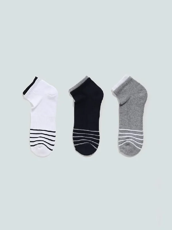 Women's corduroy fall pants Dark - wash women jeans for a sophisticated and slimming effect WES Lounge White Trainer Socks - Pack of 3 Women's corduroy fall pants Dark - wash women jeans for a sophisticated and slimming effect WES Lounge White Trainer Socks - Pack of 3