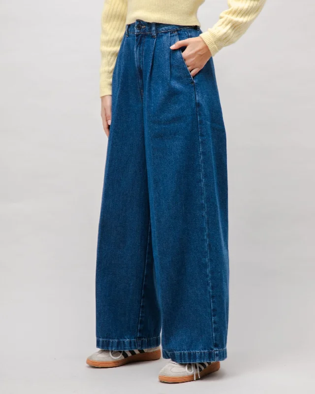 Women's two - piece pant set Ripped women jeans for a rebellious and fashion - forward style Wide Leg Denim Pleated Women's two - piece pant set Ripped women jeans for a rebellious and fashion - forward style Wide Leg Denim Pleated