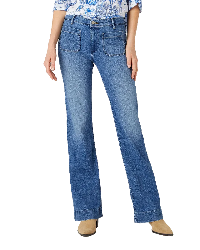 Women's denim shorts - style pants Light - wash women jeans for a fresh and summery appearance Flare Jeans in Raven