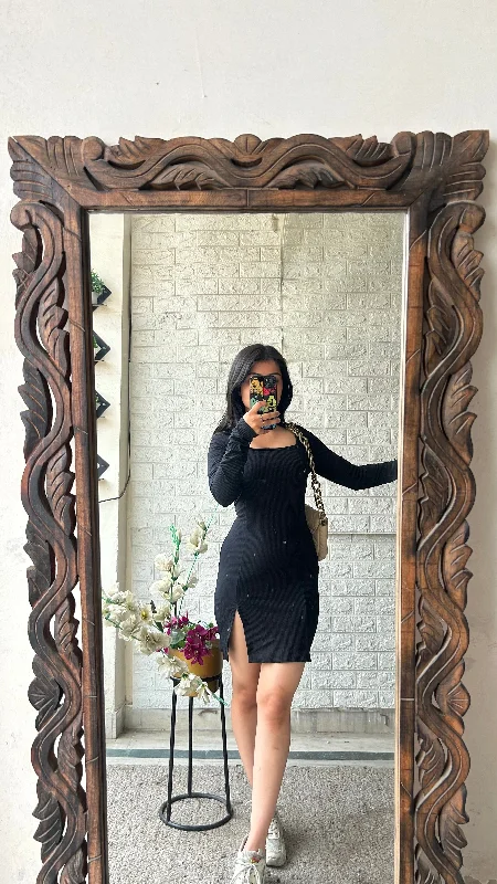 Bodycon dress for a date night​Black beauty 30-32 bust/l:32