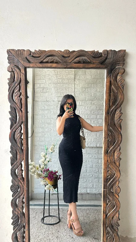 Bodycon dress with a halter neck​Black beauty 30-32 bust/l:39