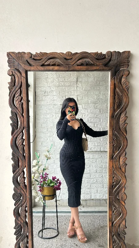 Bodycon dress with a halter neck​Black beauty 34-36 bust/l:47