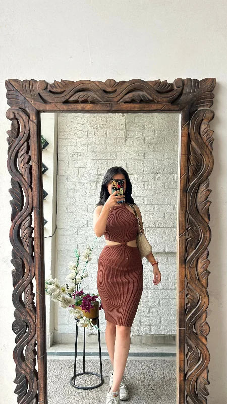 Bodycon dress with a belted waist for a defined figure​Cute dress 28-30 bust/l:32