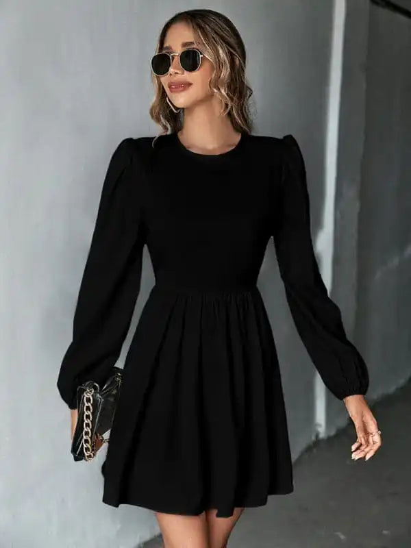 Animal - print cocktail dresses with a V - neck for a fierce lookNew solid color slim skirt V-neck mid-sleeved dress Animal - print cocktail dresses with a V - neck for a fierce lookNew solid color slim skirt V-neck mid-sleeved dress