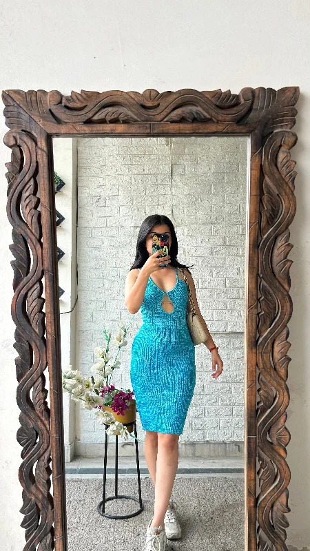 Bodycon dress with a cut - out detail for a sexy appeal​Sexy dress 32-33 bust/l:33