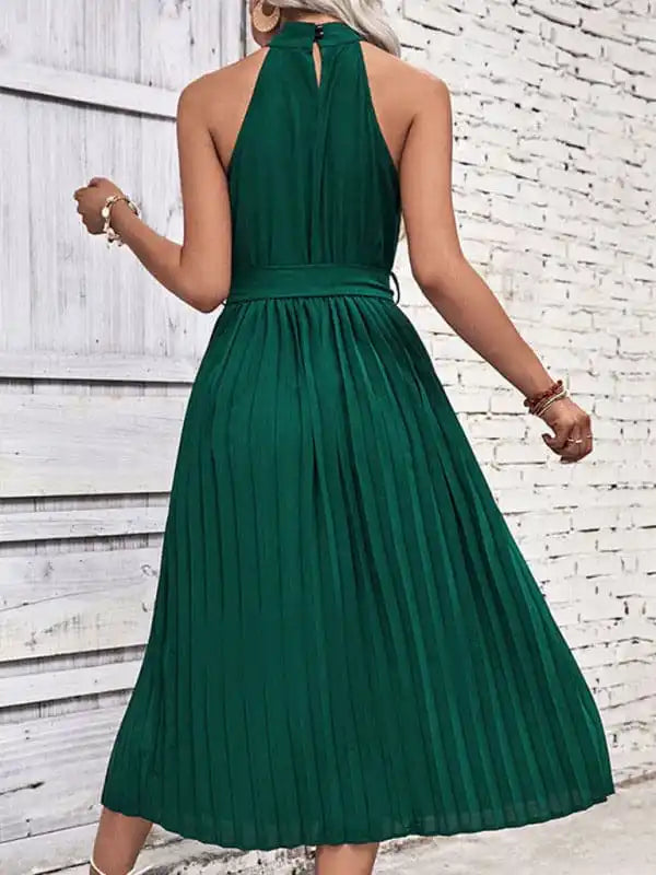 Cocktail dresses with a fringe detail and a sleeveless designSummer new fashion solid color halter neck dress minimalist style Cocktail dresses with a fringe detail and a sleeveless designSummer new fashion solid color halter neck dress minimalist style