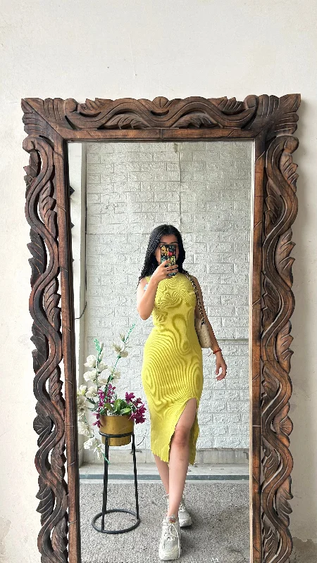 Bodycon dress with a cut - out detail for a sexy appeal​Thrifted dress 32 bust/l:40