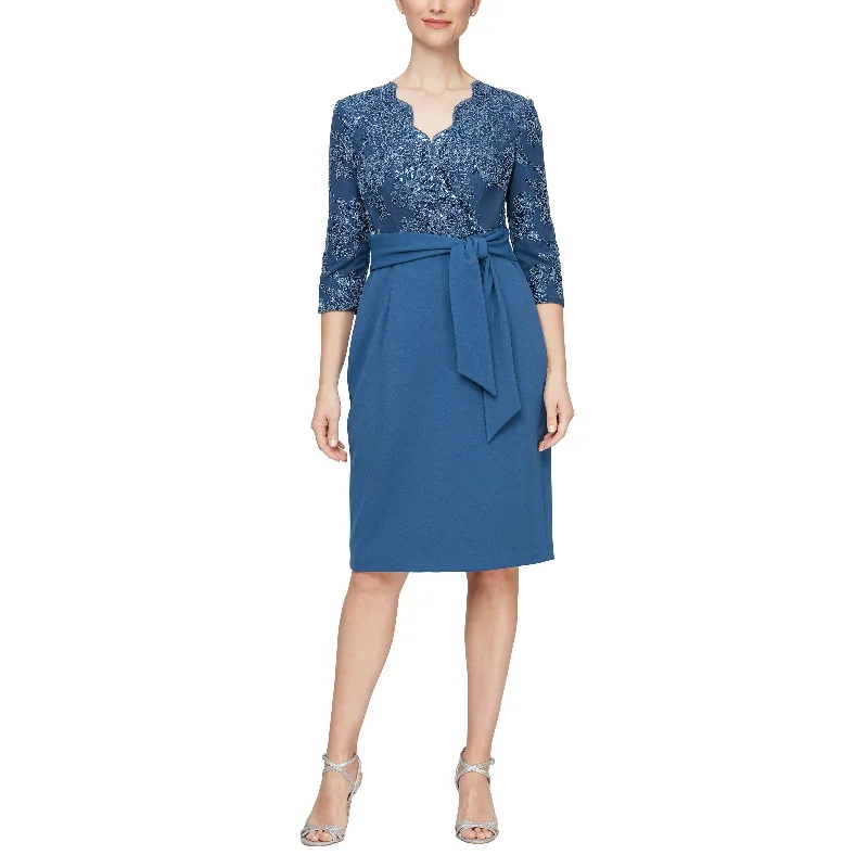 Bodycon dress with a cut - out detail for a sexy appeal​Alex Evenings 81171230 Short 3/4 Sleeve Dress