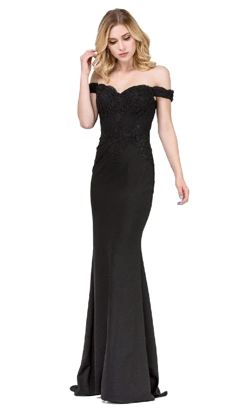 Formal dresses with cold - shoulder ruffled sleeves and floral prints for a romantic and trendy formal styleDancing Queen - 2562 Lace Applique Off-Shoulder Fitted Prom Dress Formal dresses with cold - shoulder ruffled sleeves and floral prints for a romantic and trendy formal styleDancing Queen - 2562 Lace Applique Off-Shoulder Fitted Prom Dress