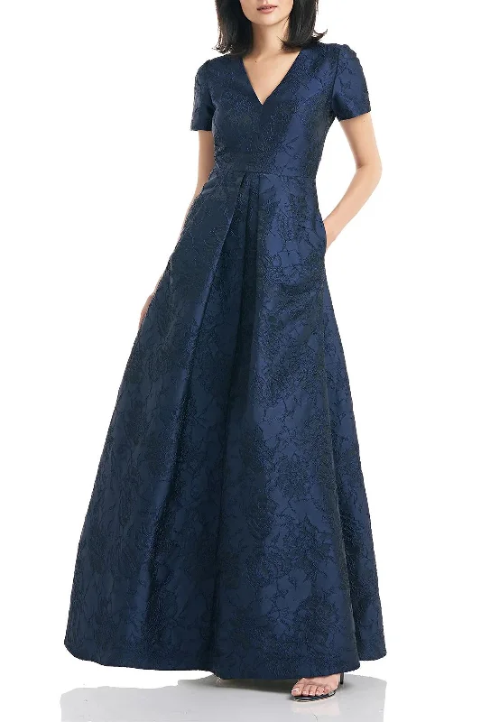 Gothic - style party dresses for a dark and mysterious lookKay Unger 5516713 Long Formal Short Sleeve Dress Gothic - style party dresses for a dark and mysterious lookKay Unger 5516713 Long Formal Short Sleeve Dress