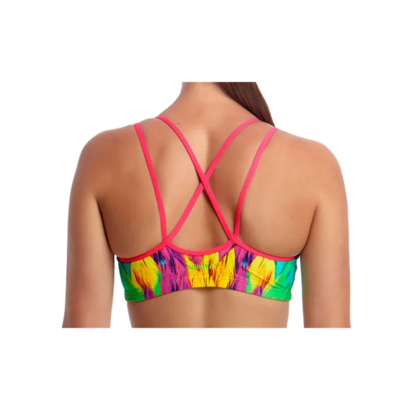 Striped women swimwear with a classic pattern for a timeless beach lookRUFFLES | LADIES CRISS CROSS TOP Striped women swimwear with a classic pattern for a timeless beach lookRUFFLES | LADIES CRISS CROSS TOP