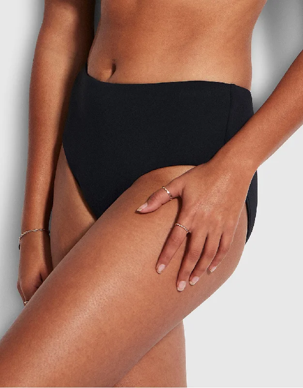 Striped bikini with a classic pattern for a timeless beach aestheticCollective Wide Side Retro Bikini Pant - Black Striped bikini with a classic pattern for a timeless beach aestheticCollective Wide Side Retro Bikini Pant - Black